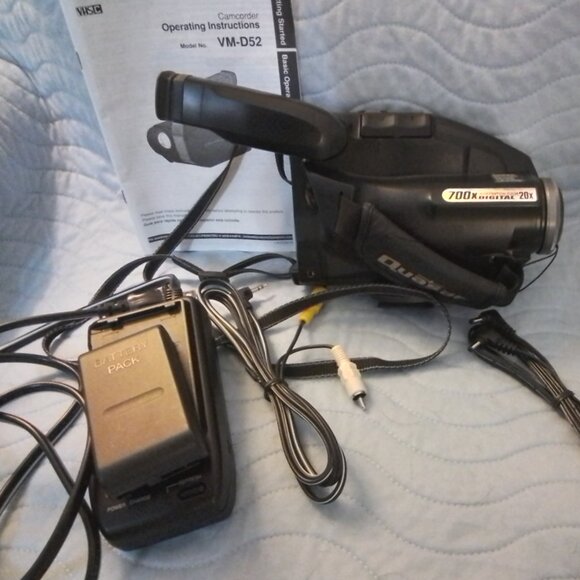 Hitachi VHS VCR and Quasar VHS camcorder and 2 cassette adapters - Picture 3 of 4